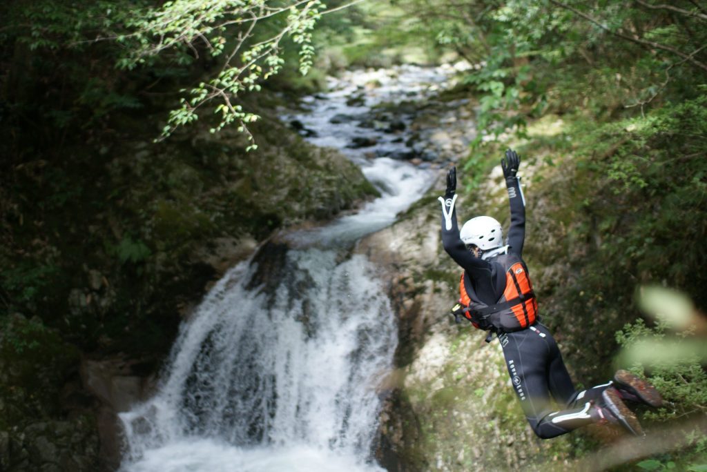 Oku-Yuki Shower Climbing_Dive into the Waterfall Basin