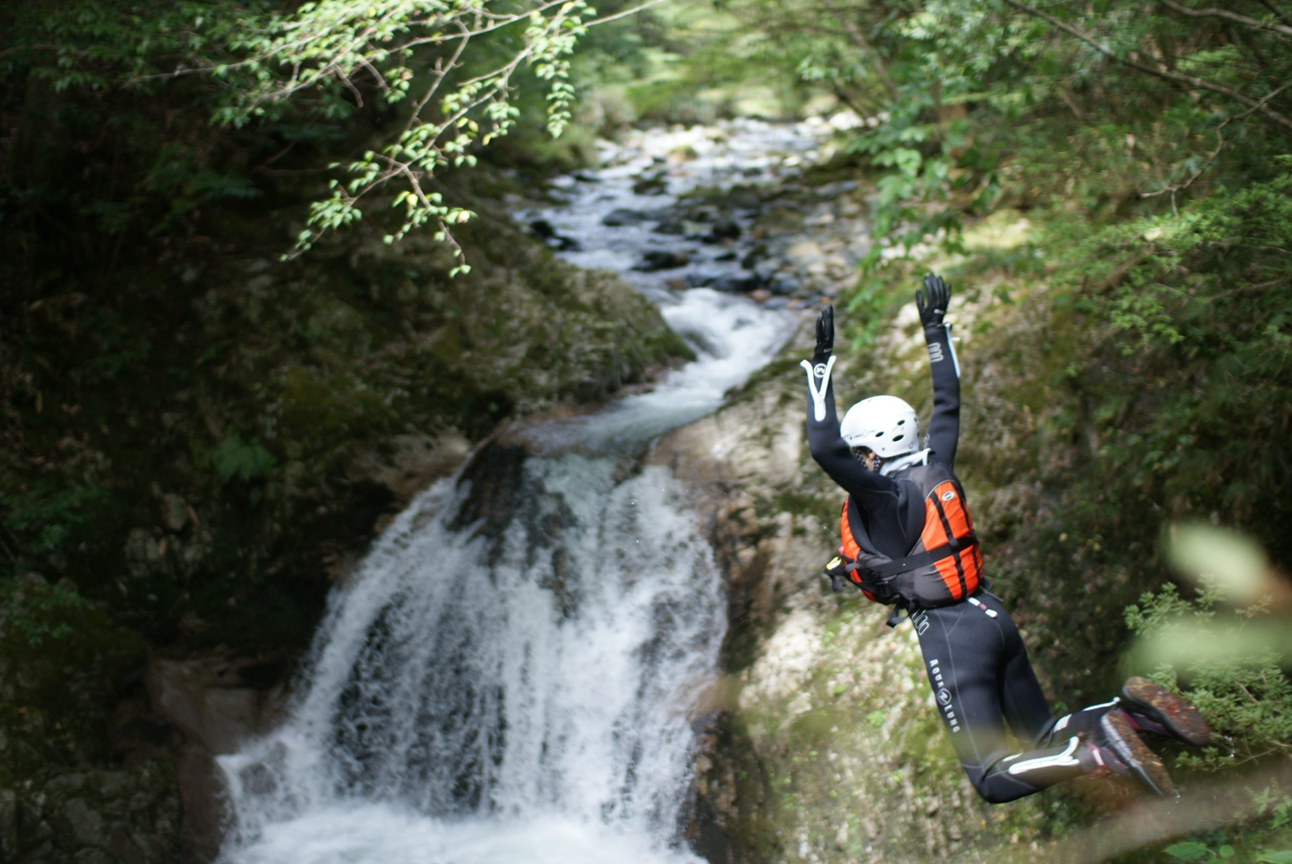 Oku-Yuki Shower Climbing_Dive into the Waterfall Basin
