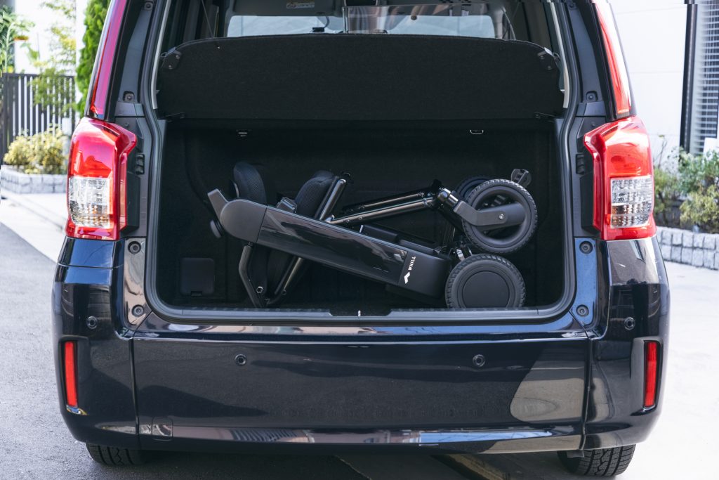 Model F_onthecar（つばめ交通）