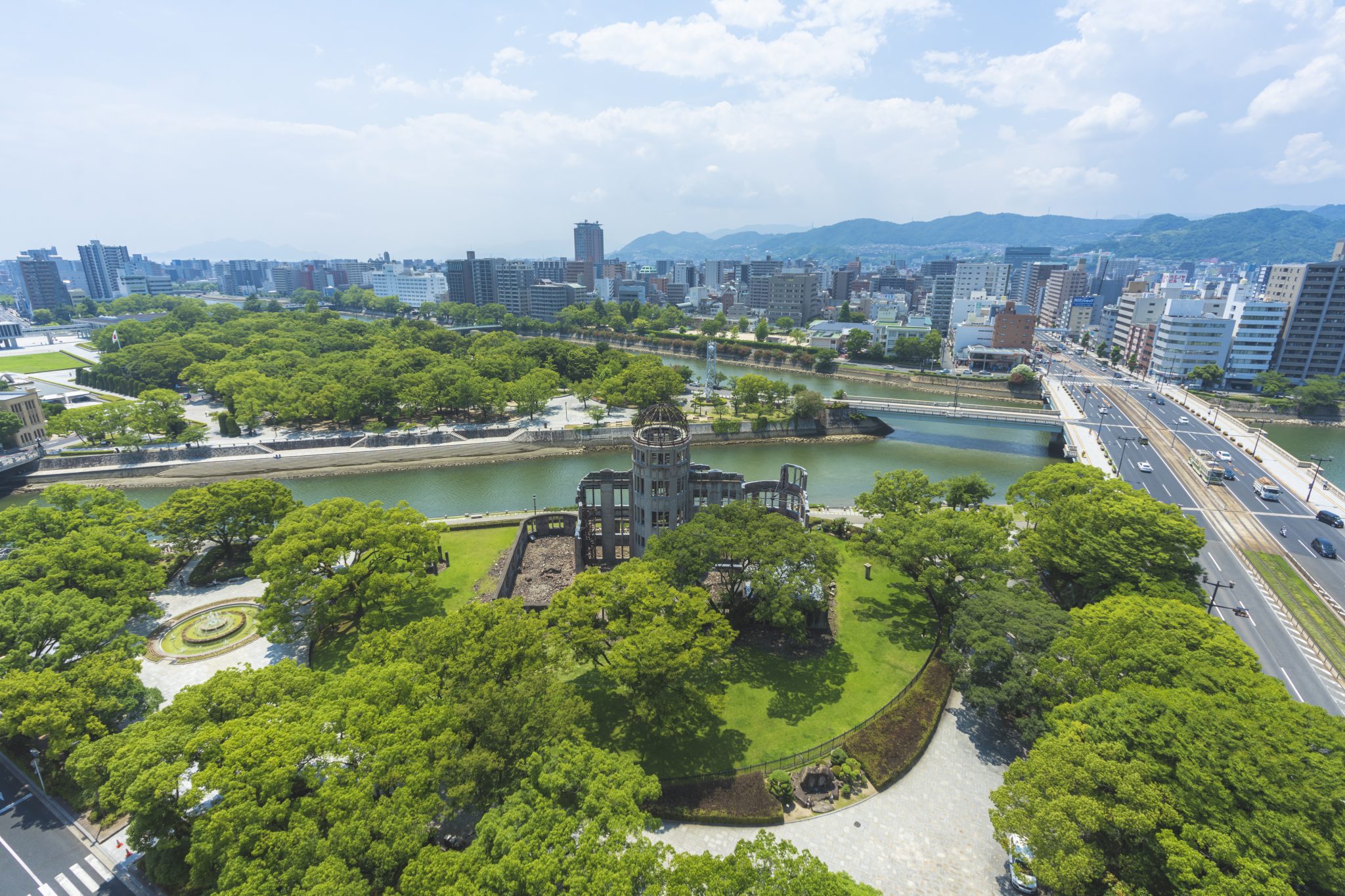 広島・原爆ドームの来館記念のお土産物。【三井さん作　プラスチック製】。 世界遺産・原爆ドームと平和記念公園を巡る｜周辺散策ガイド | 【公式
