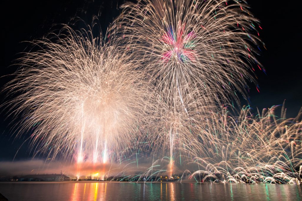 【写真1】松山港まつり・三津浜花火大会