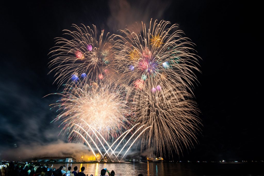 【写真2】松山港まつり・三津浜花火大会