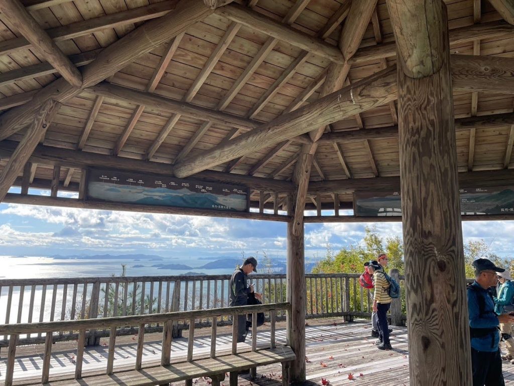 休山山頂あずまや
