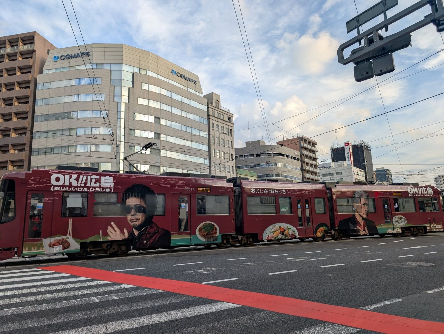 ラッピング電車「OK!!広島号」の運行開始！（広島駅 ～ 広電宮島口