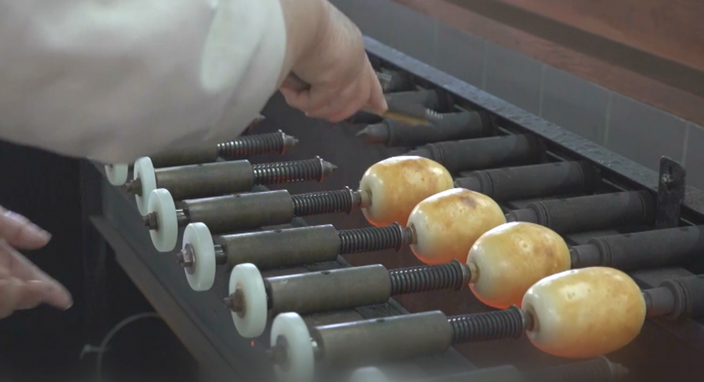 名物の鯛を使用したちくわづくり