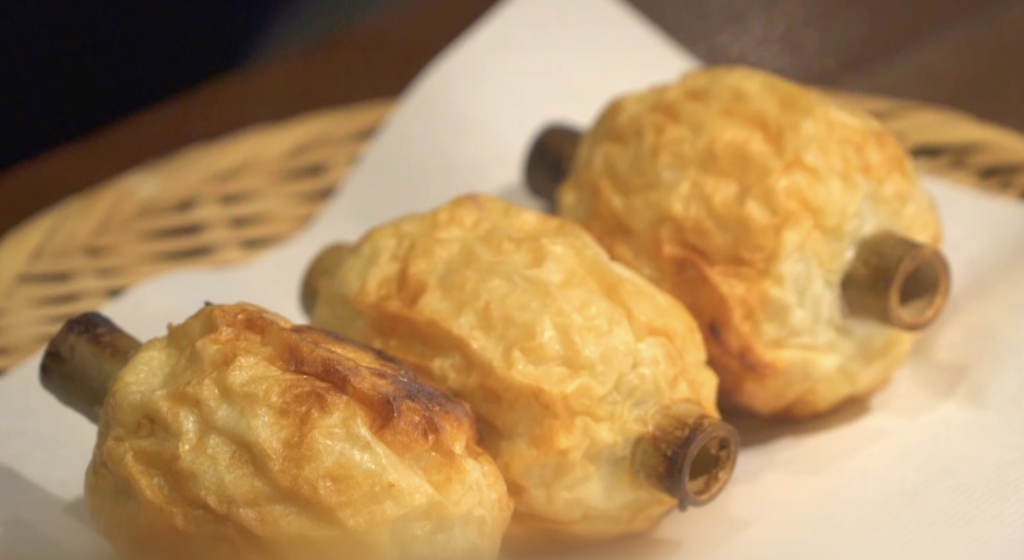 香ばしく焼きあがったできたての鯛ちくわ