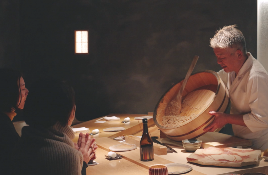最高峰の赤酢で味わう究極の寿司