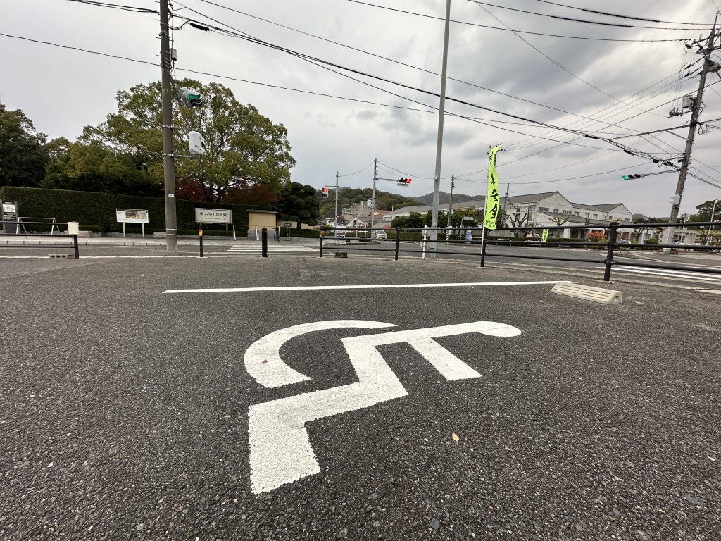 2車椅子使用者用駐車場