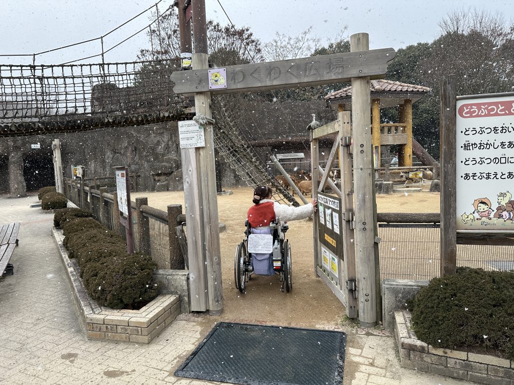 ぴーちくパーク内わくわく広場