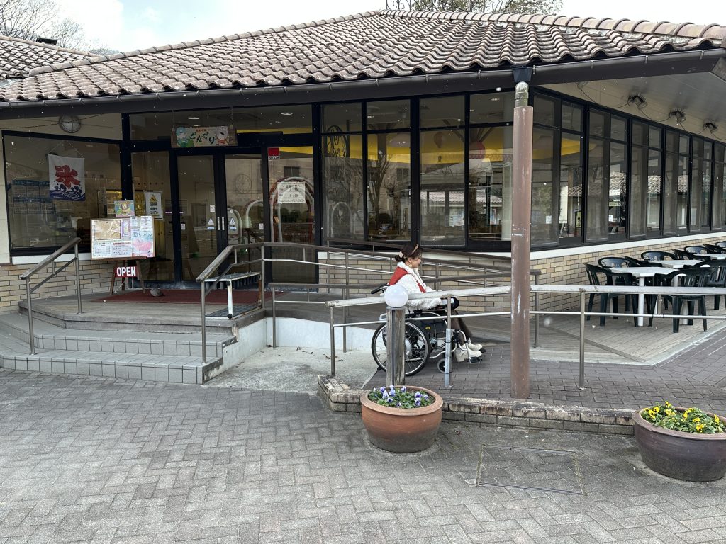 ぴーちくパーク内軽食喫茶どんぐり