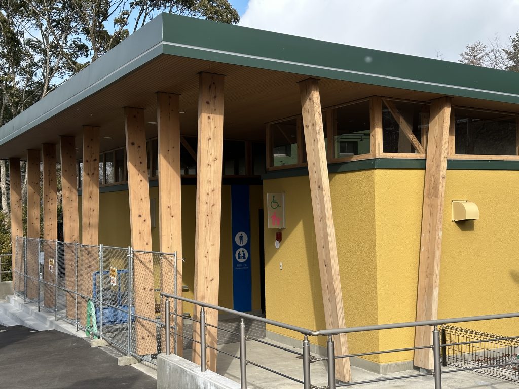 バリアフリートイレ【おもいやりトイレ】建設中