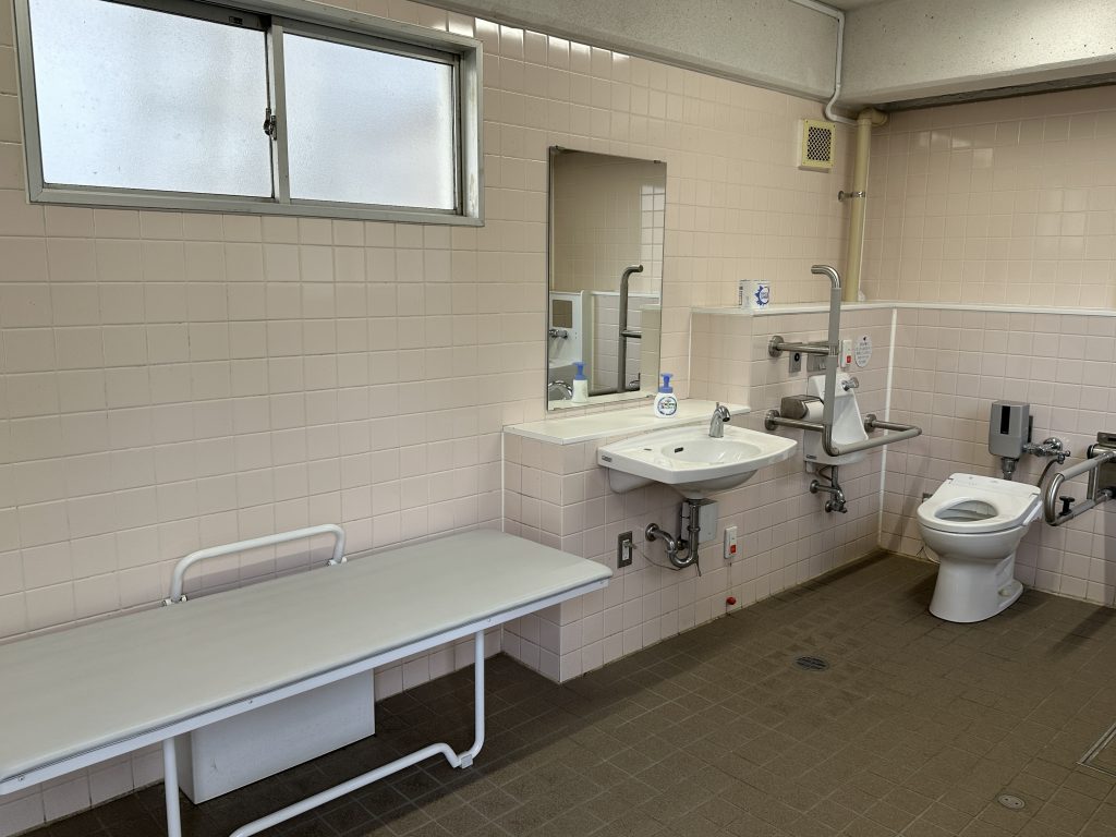 動物科学館前バリアフリートイレ