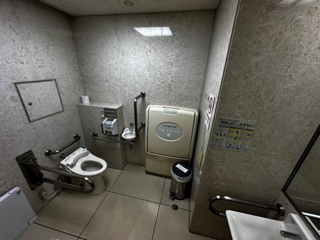 各フロアにバリアフリートイレ