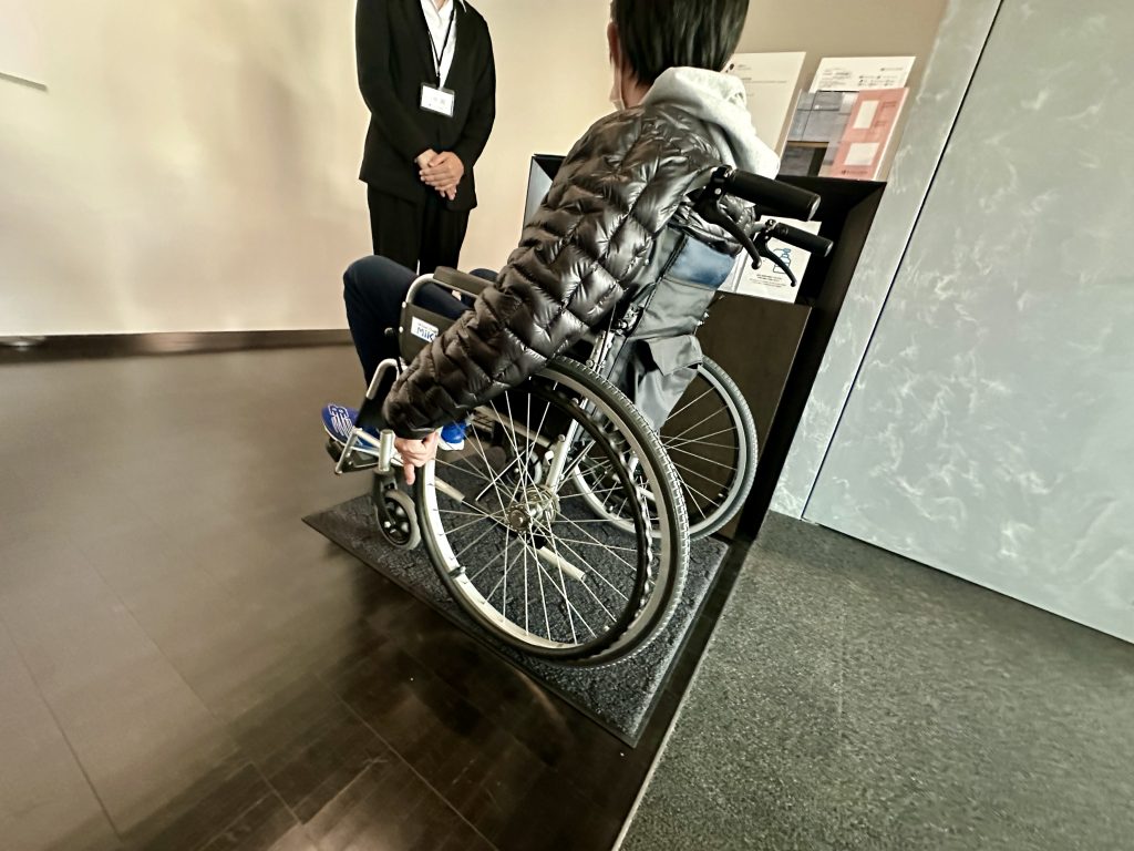 広々とした館内