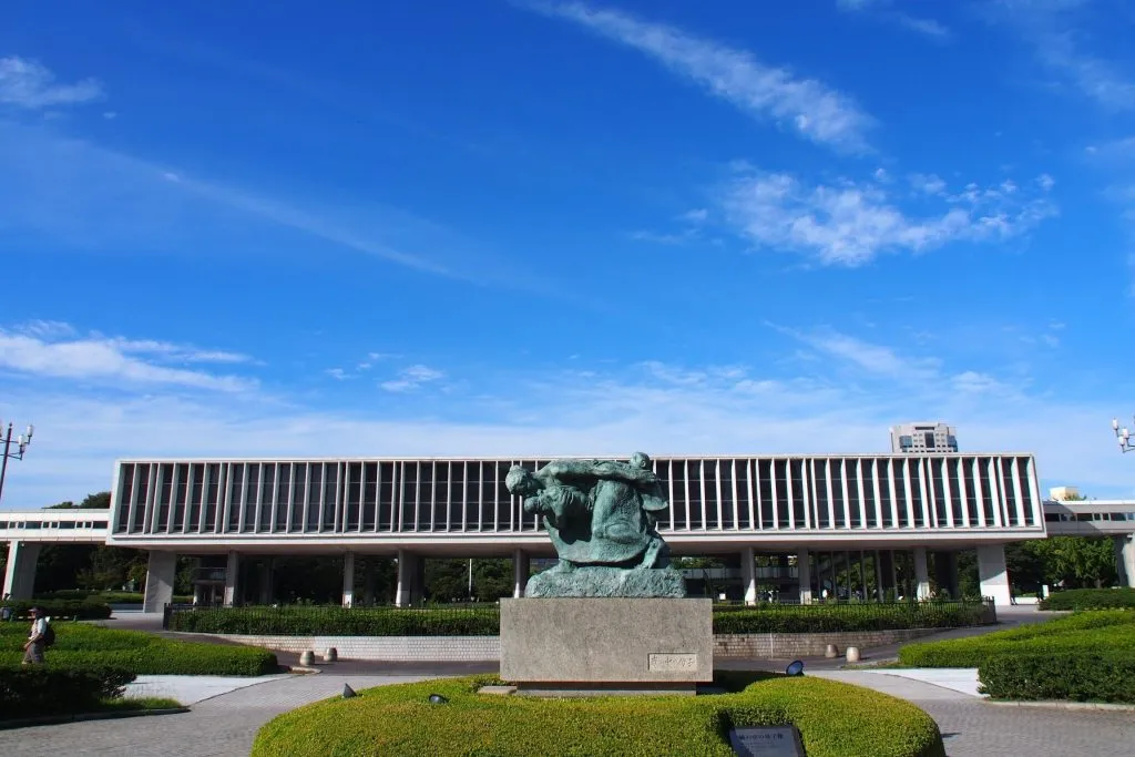 広島平和記念資料館-e1736837366659-1024x683