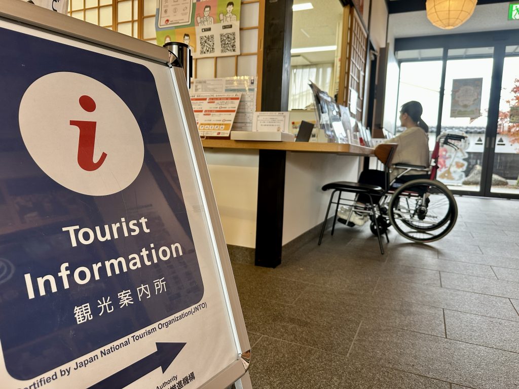 観光まちづくり交流館で近隣のオススメスポットも教えてもらえるIMG_8370(1)