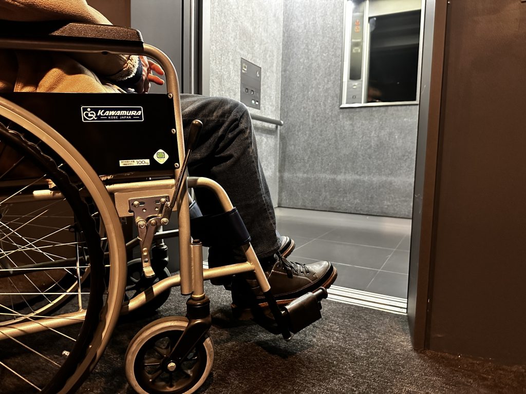 車椅子利用者用エレベーター