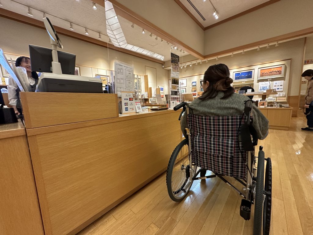 １４ミュージアムショップのレジ前