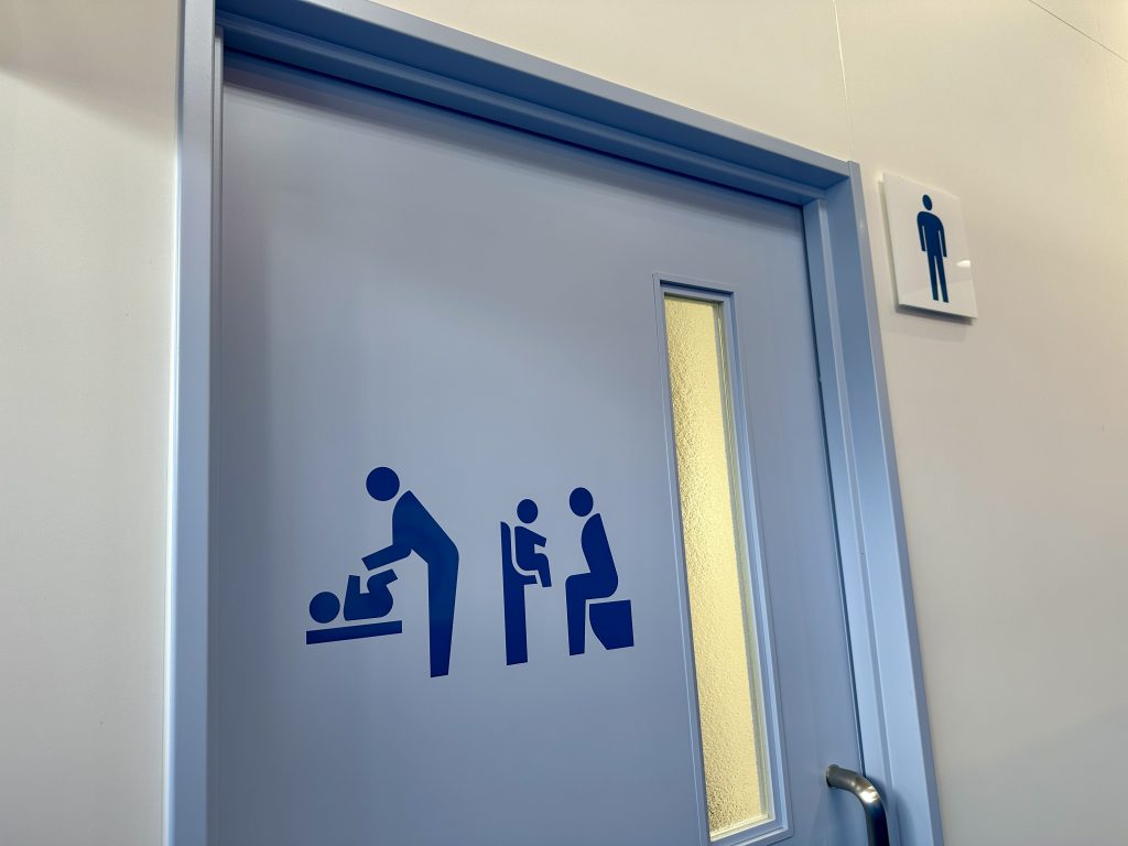 ２４湖畔レストハウス男性用トイレ，IMG_7844