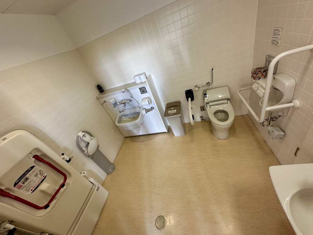 ２７，北案内所（みのりの里）１階バリアフリートイレIMG_7894