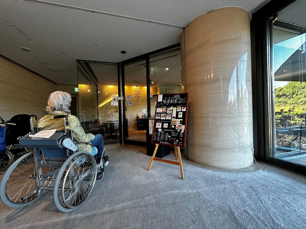 ３階のティールームは入館料を支払わなくても利用可能