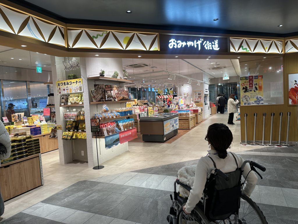 1階東側おみやげ街道