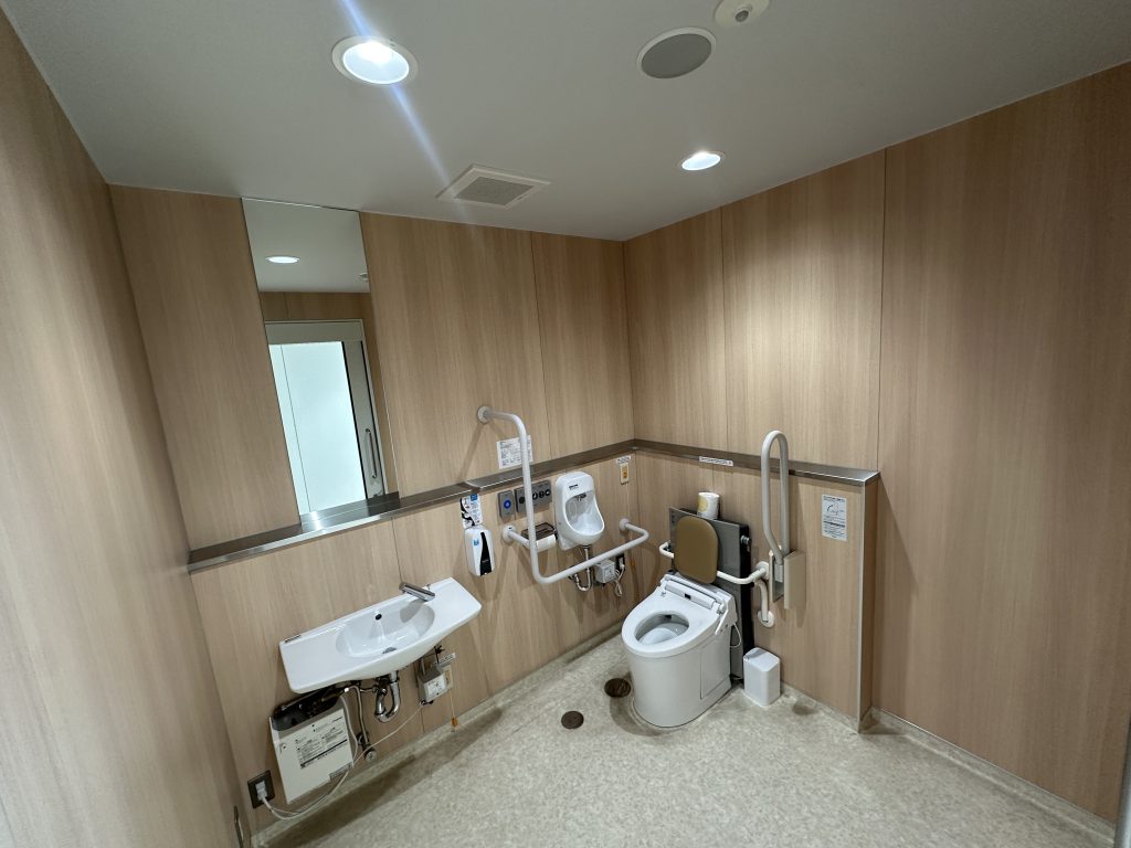 3階バリアフリートイレ