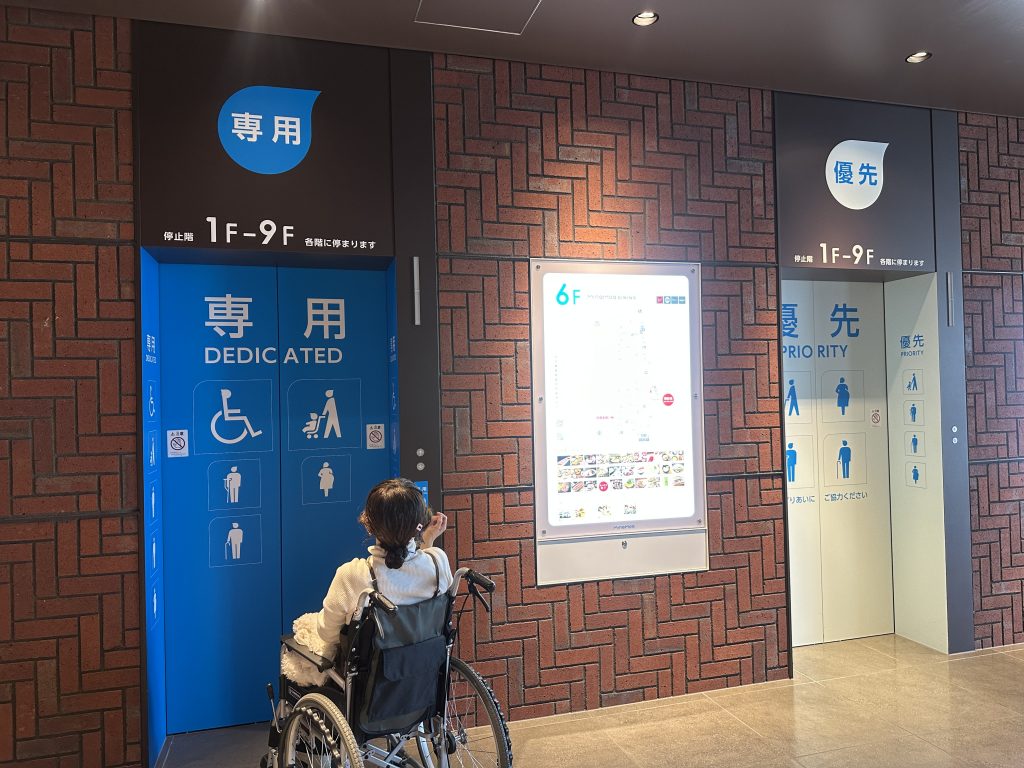 「専用」エレベーターと「優先」エレベーター