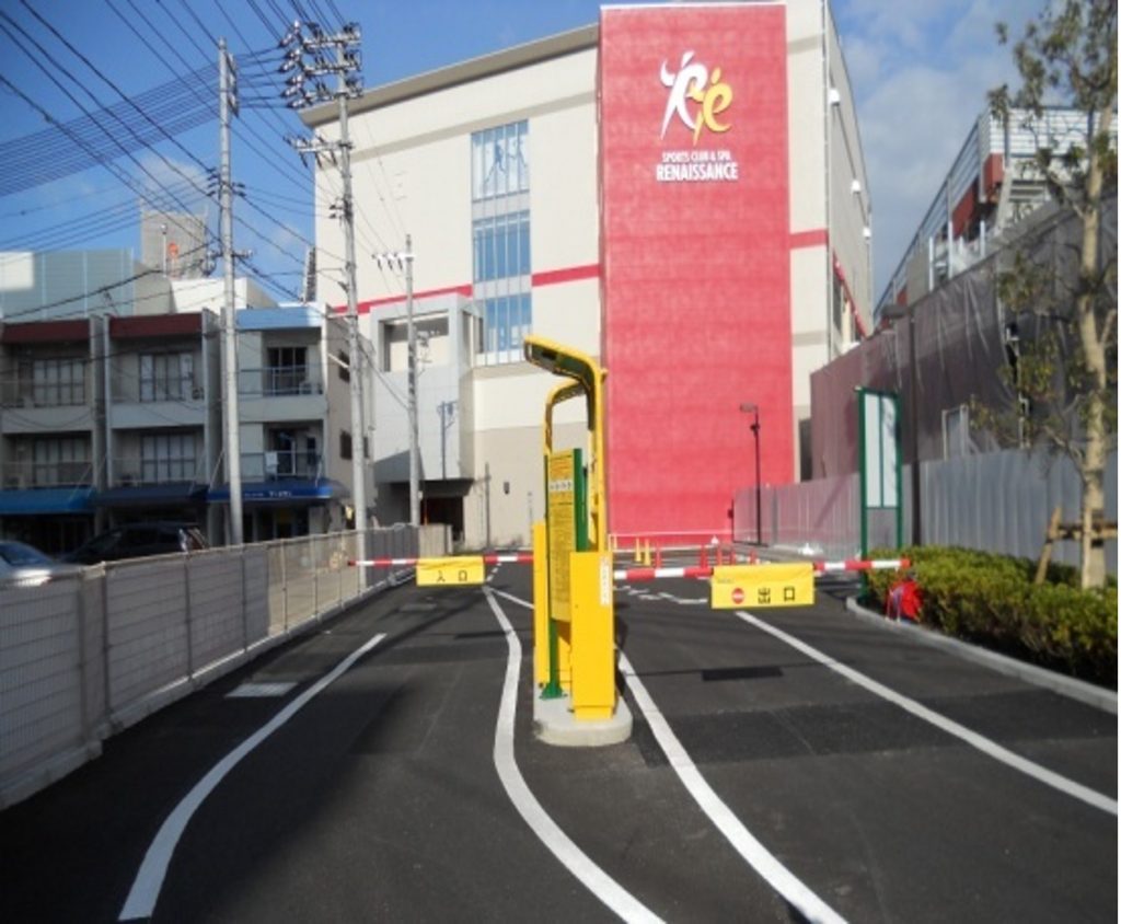 ルネサンス４階東駐車場