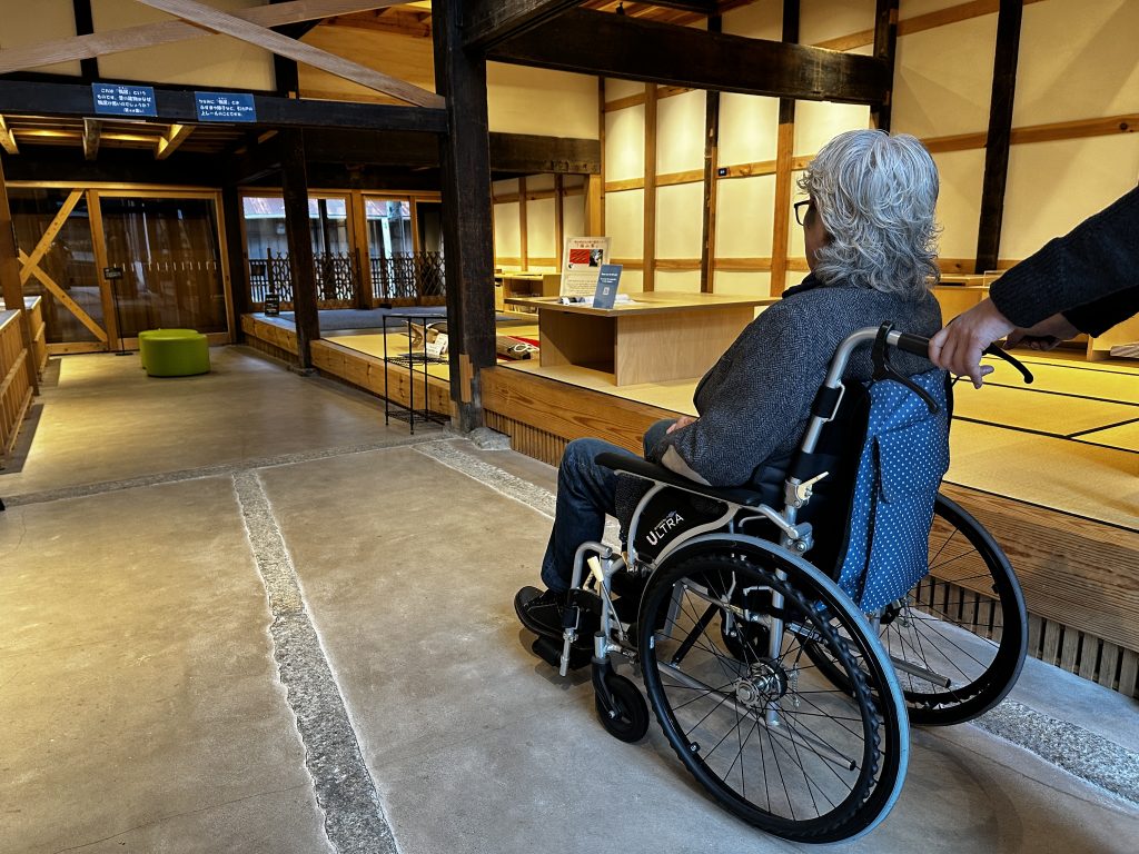 町並み保存エリアは緩やかな傾斜となっております