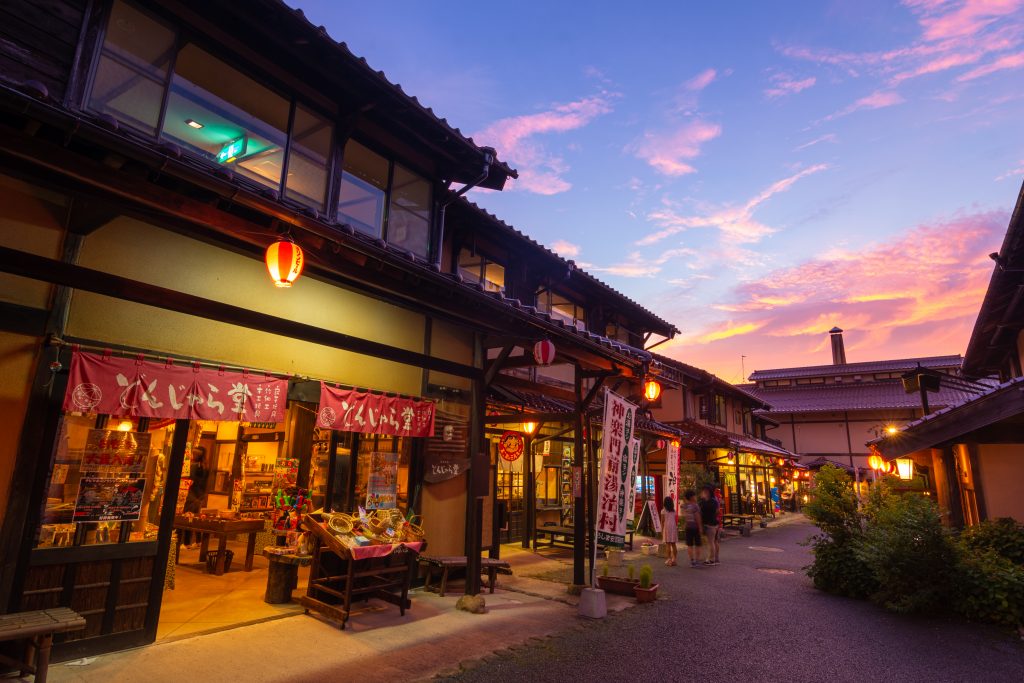 神楽門前湯治村