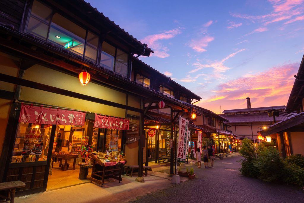 神楽門前湯治村