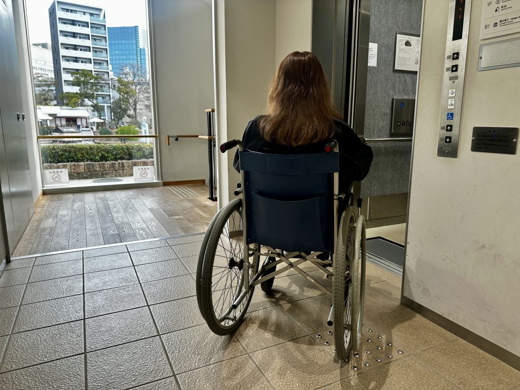 １階エレベーター