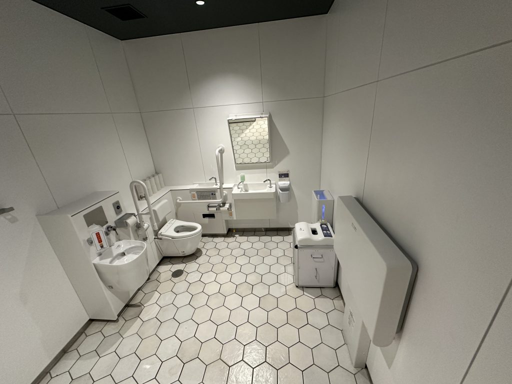 ６階フロアバリアフリートイレ内装