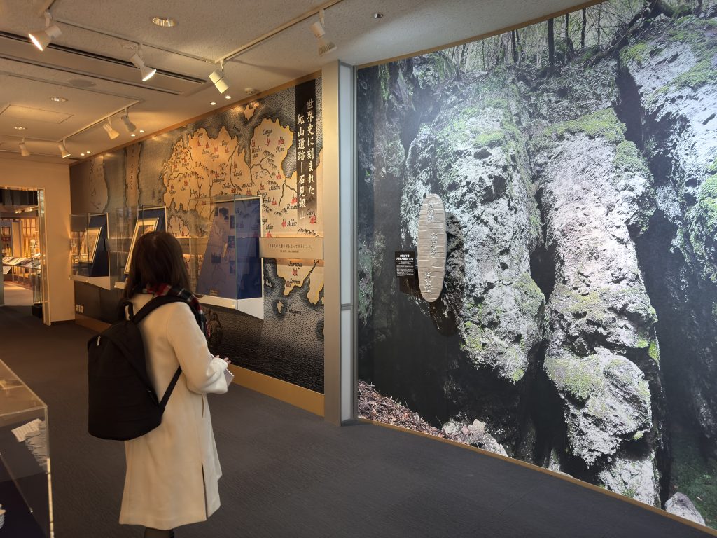 石見銀山世界遺産センター2