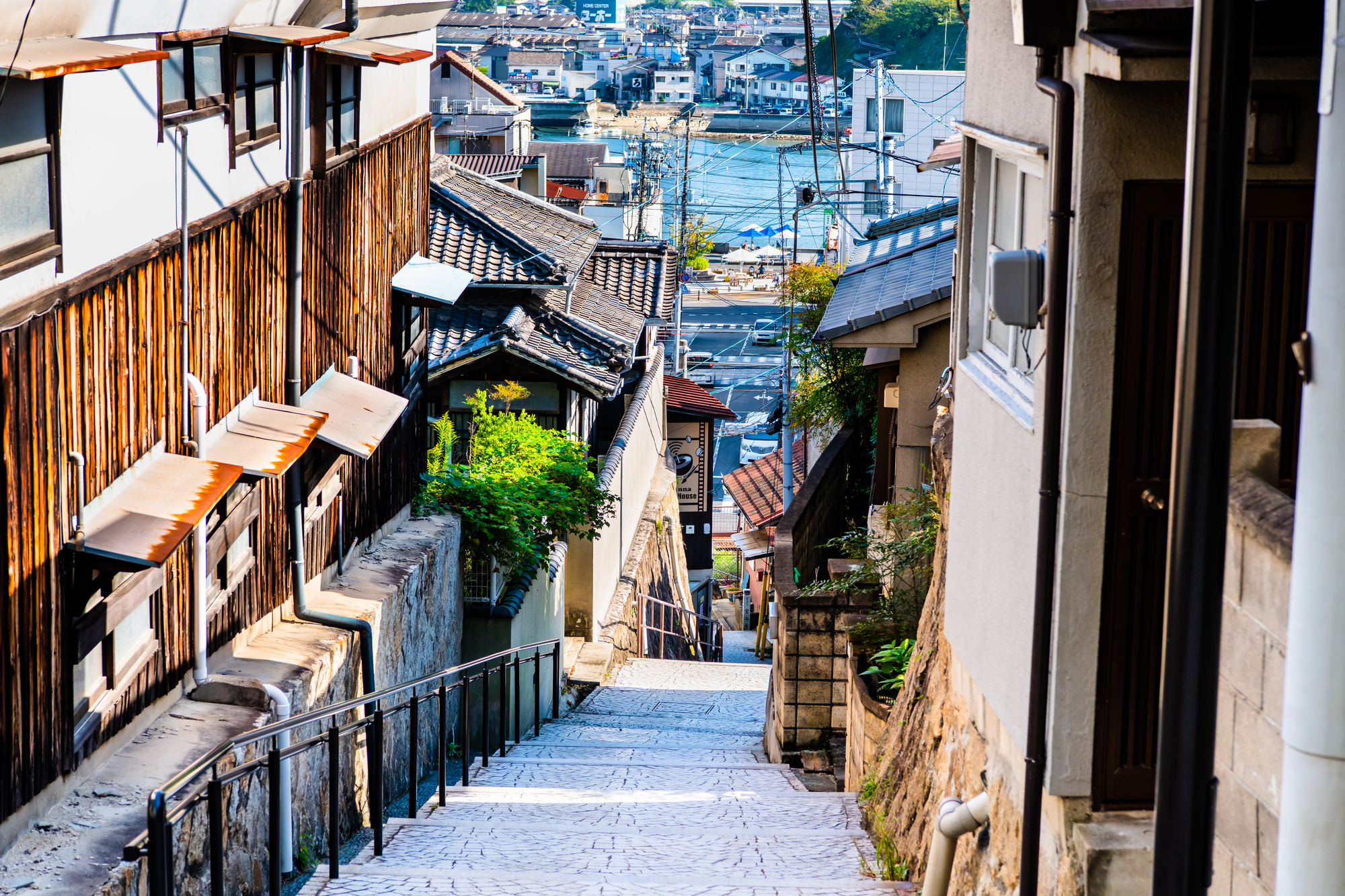 pixta_83207948_M