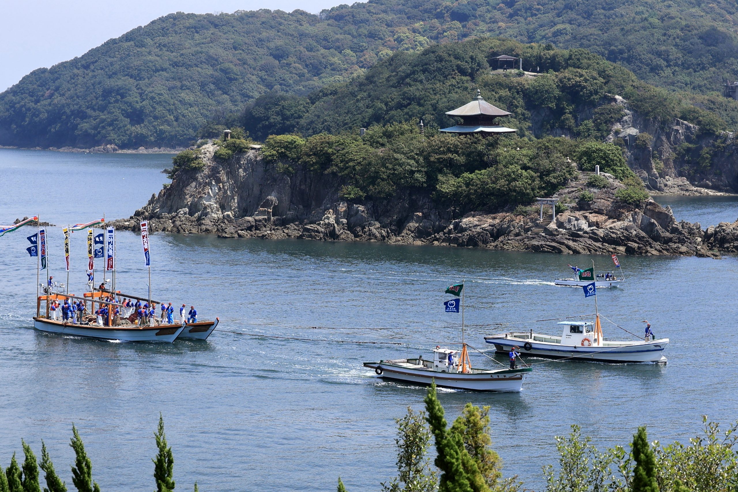 【入選】鯛網船団がゆく(小野明裕)