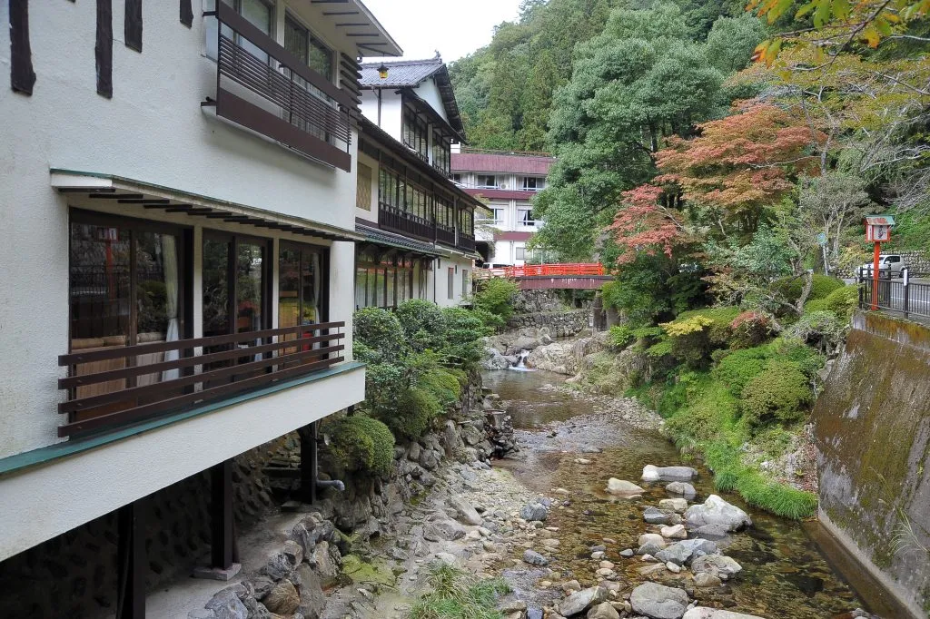 湯来温泉-01-1024x682