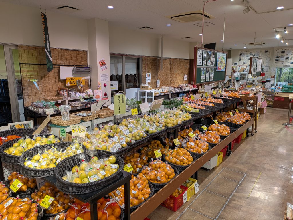 道の駅みはら神明の里_物産館_店内01