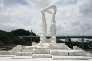 モニュメント-2-300x200