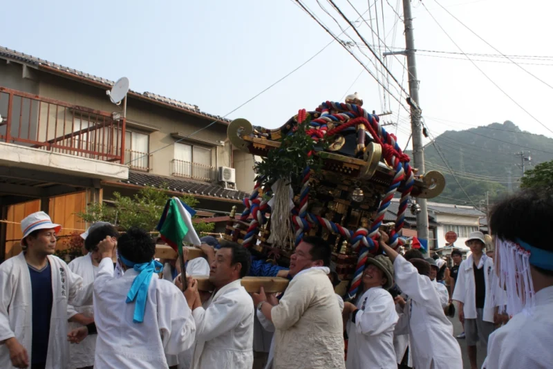 mikoshi1
